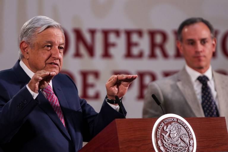 Andrés Manuel López Obrador, presidente de México, y Hugo López-Gatell, subsecretario de Prevención y Promoción de la Salud, durante la conferencia.